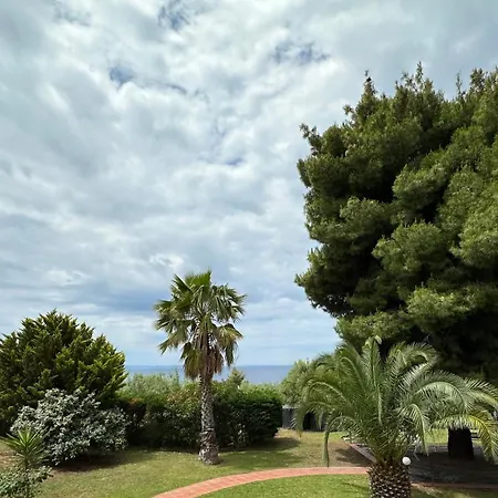 Agrili & Apartahotel 3*