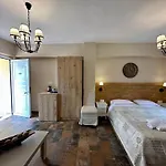 Agrili & 4* Elia Nikitis
