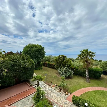 Agrili & Lejlighedshotel 4*