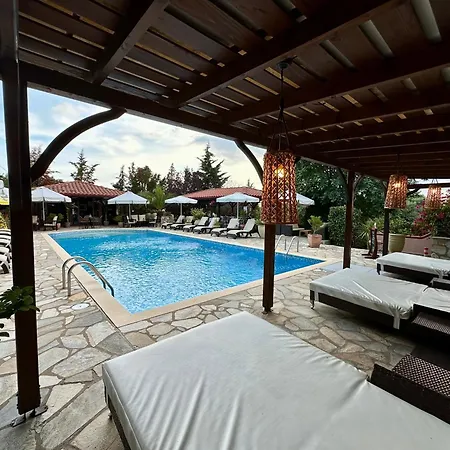 Agrili Apartments & Rooms Elia Nikitis
