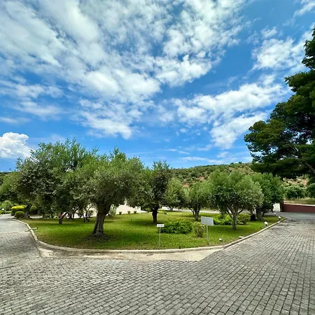 Aparthotel Agrili Apartments & Rooms 3*