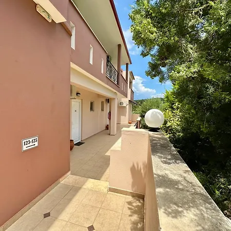 Agrili Apartments & Rooms Aparthotel 3*