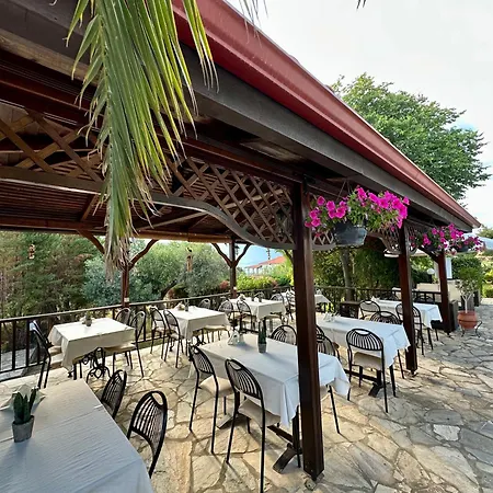 Aparthotel Agrili Apartments & Rooms 3*