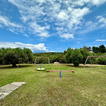 Agrili & 4* Elia Nikitis