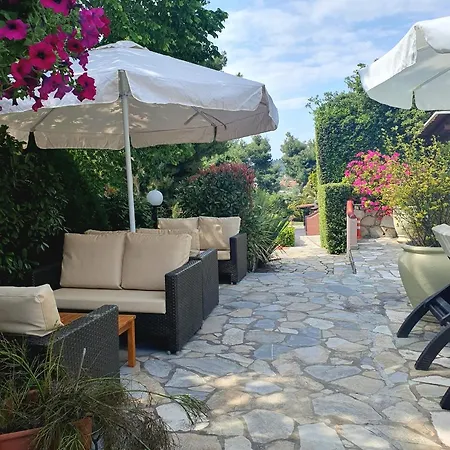 Aparthotel Agrili Apartments & Rooms
