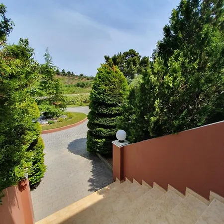 Agrili Apartments & Rooms 3*