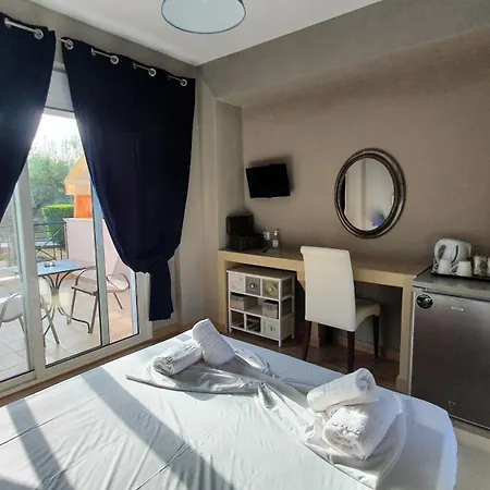 Aparthotel Agrili Apartments & Rooms 3*