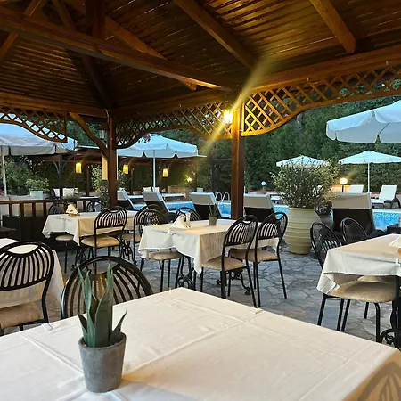 Aparthotel Agrili Apartments & Rooms Elia Nikitis